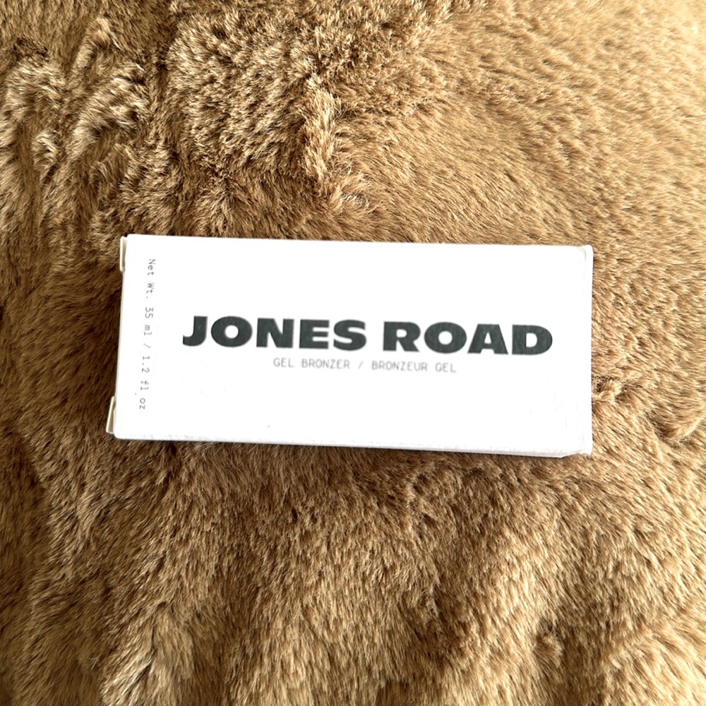 Road Jones gel bronzer in color medium